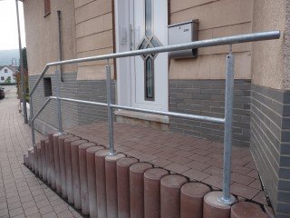 Geländer und Treppengeländer aus Stahl im Außenbereich